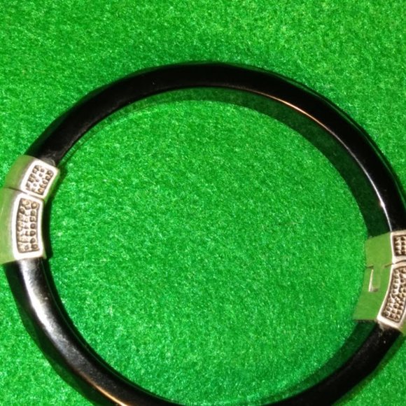 SPECIAL CUT BLACK ONYX/ STERLING SILVER BRACELET
